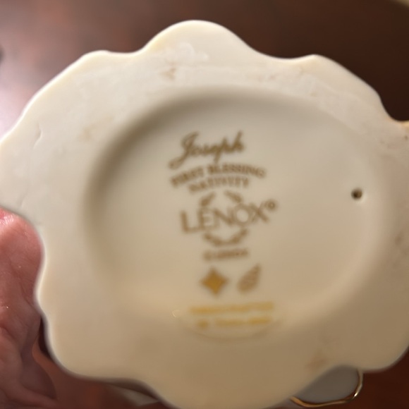 Lenox First Blessing Nativity - Picture 4 of 11